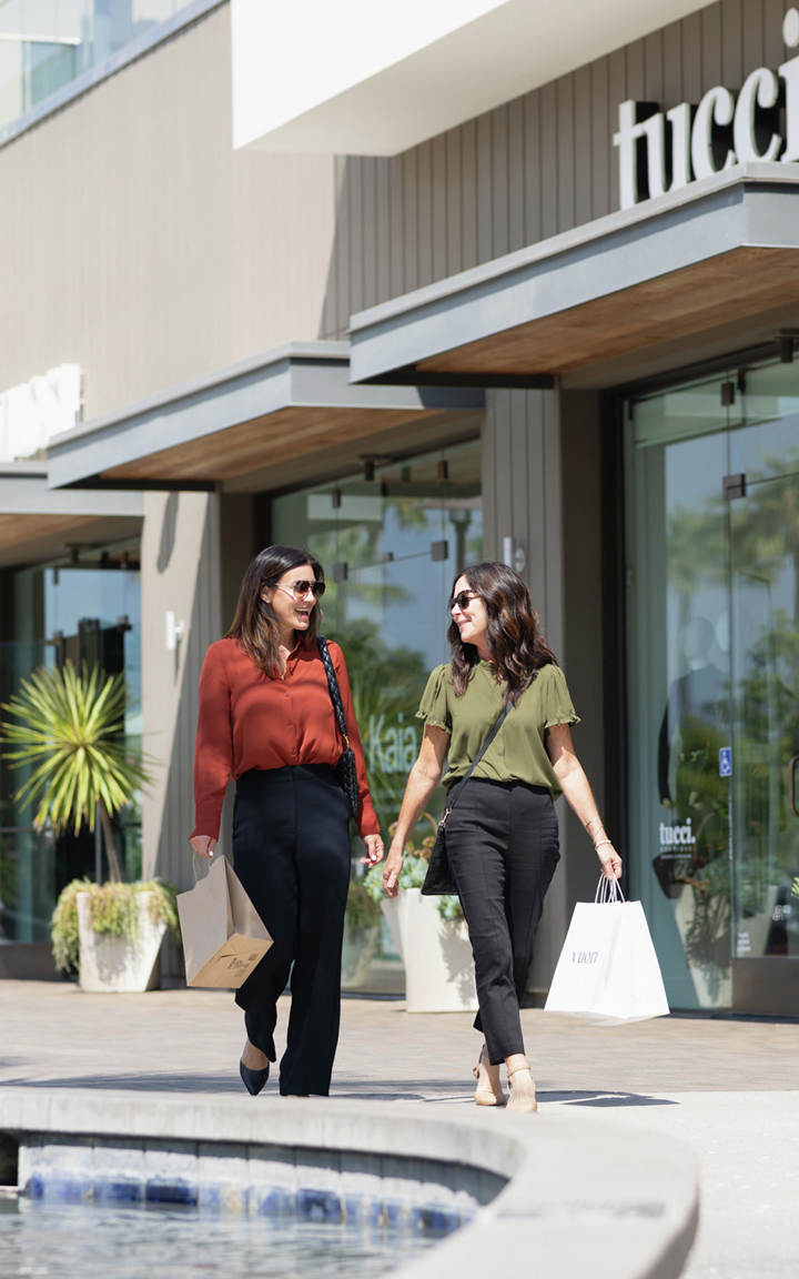 Nearby Dining & Retail