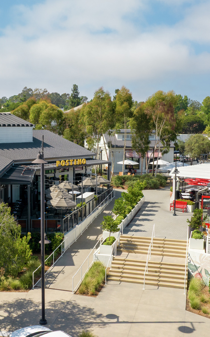 NEARBY DINING & RETAIL