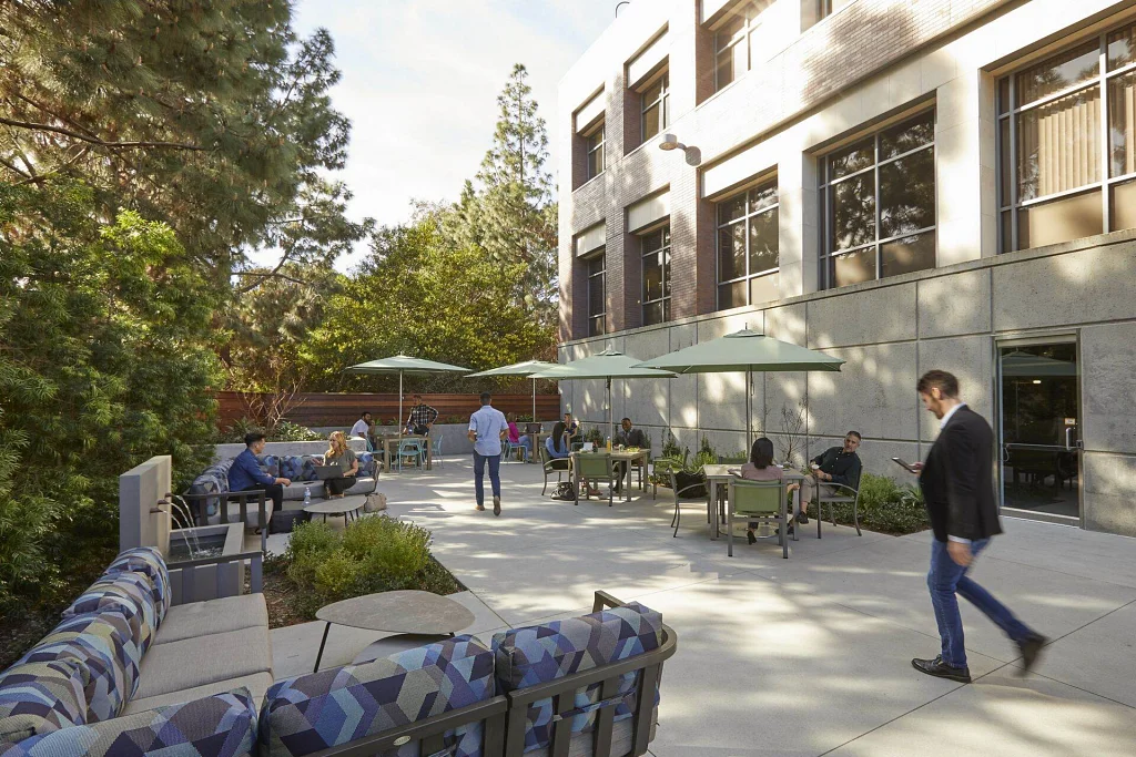Outdoor Workspaces